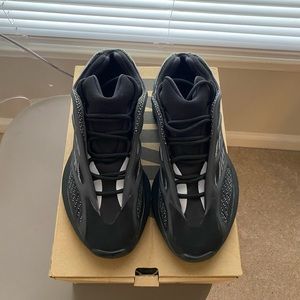 Yeezy 700 V3